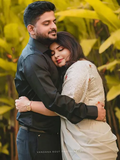 A walk in the woods becomes a romantic escape. I love using the soft, natural light filtering through the trees to create serene and intimate couple portraits.
