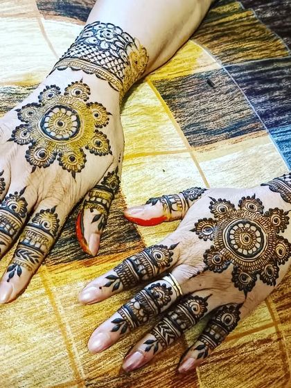 Shaikh Yasmeen - Wedding Party & Guest Mehendi Designs for Family & Bridesmaids photo 15