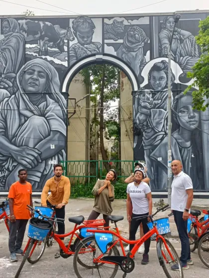 A powerful black and white mural in the Nizamuddin area serves as a stunning backdrop for our riders. This area is a fascinating blend of art, history, and community life.