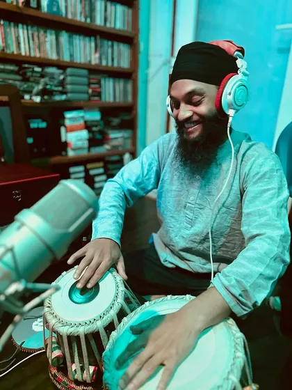 A smile of satisfaction after a good take. The collaboration between the artist and the recording team is what makes a track special.