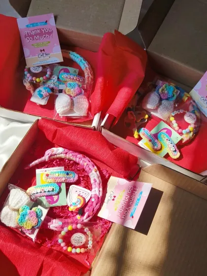 Getting these personalized gift hampers ready to go out! Each box is packed with care and filled with handmade goodies like our braided headbands, name clips, and bracelets, perfect for making someone's day special.