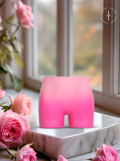 A quirky and fun piece from our collection. This pink ombre clutch shaped like a pair of shorts is for those who don't take fashion too seriously and love a conversation starter.