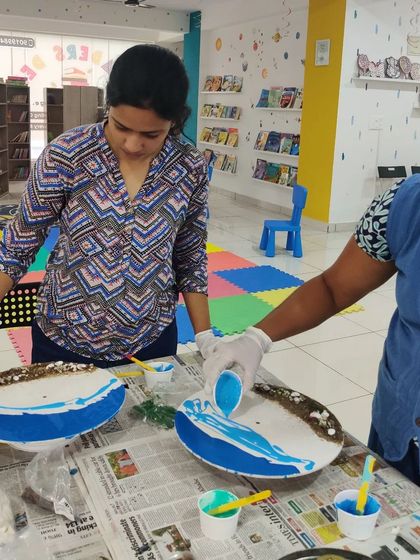 Two women collaborating and learning the fluid art of resin pouring during one of our weekend workshops.