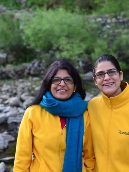 Two participants in their Sivananda Yoga fleeces, enjoying the outdoors. The course is not just about what happens on the mat, but also about the shared experiences.