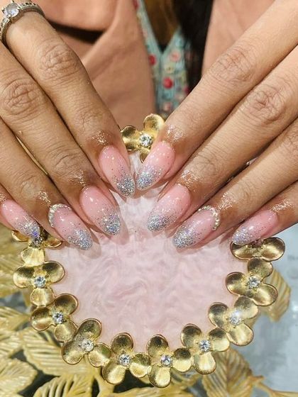 A classic silver glitter gradient over a natural pink base, perfect for any occasion from parties to weddings.