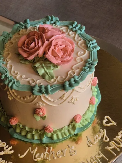 There's something so special about vintage cakes. This design, which I call 'Her Highness', features delicate pastel piping, ruffles, and buttercream roses, bringing a touch of old-world charm and nostalgia to your celebration.