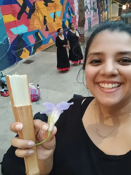 These small moments are what make our community so special. While rehearsing outdoors, a young girl gave me this flower after watching our 'abanico' or fan dance. It was a beautiful reminder that art creates connection, and it inspired me to share a little bit of Flamenco with her and the small crowd that gathered.