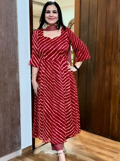 This vibrant red leheriya saree was transformed into a beautiful Anarkali. The striped pattern creates a wonderful visual effect, and it's a great outfit for festive events.