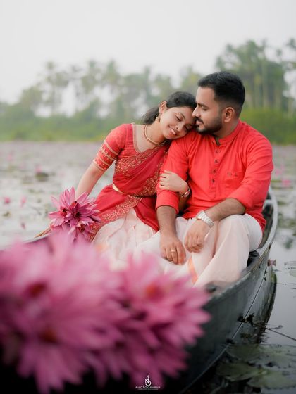 A peaceful embrace in the flower-filled boat. This shot perfectly captures the tranquility and romance of a backwater photoshoot.