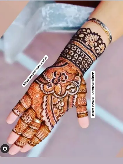 A beautiful and clean design on the back of the hand. This pattern combines floral, paisley, and geometric elements, making it a versatile choice for any party or event.