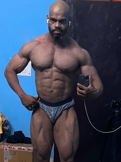 System. A mirror selfie checking the abdominal and leg conditioning.