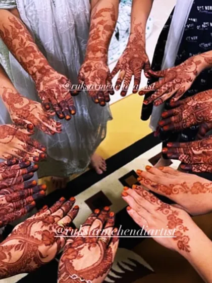 Another shot from a fun group mehendi session. We can create complementary designs for the bride and her entire squad.