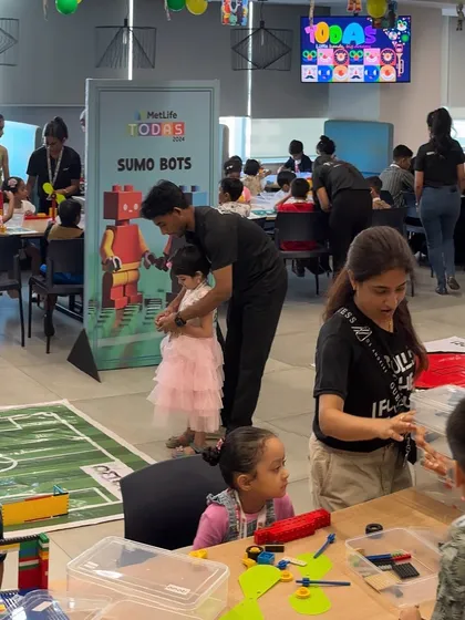 The scene at the MetLife GOSC event was full of energy. Here, our team manages multiple stations, from Sumo Bots to free-play LEGO areas, catering to a wide range of ages and interests.