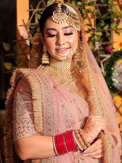 A modern regal bride. This look is perfect for the bride who wants to feel like royalty. DM for enquiries and bookings.