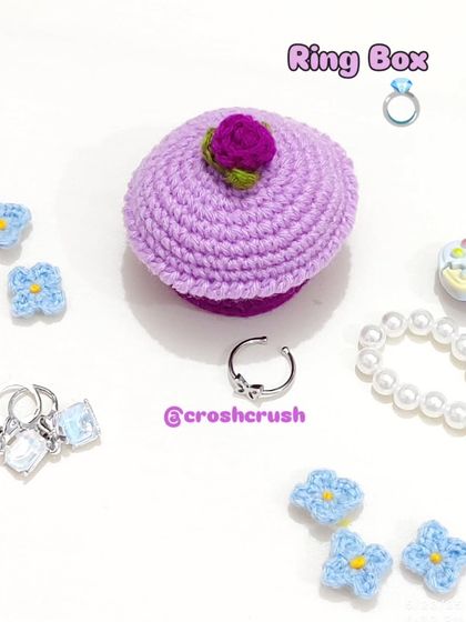 The cupcake ring box with a "Ring Box" text overlay.