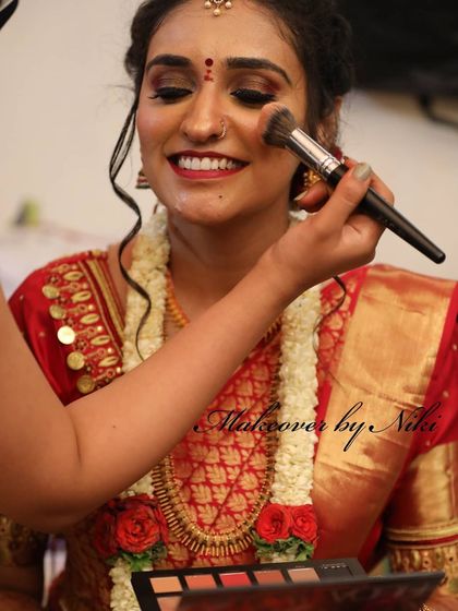 Another moment from the getting ready process with Pooja. Using a fluffy brush to set the makeup ensures it stays flawless throughout the long ceremony.