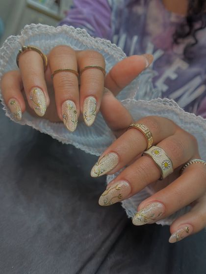 This shot highlights the texture and sparkle of the cat-eye base, which provides a perfect backdrop for the smooth gold chrome details.