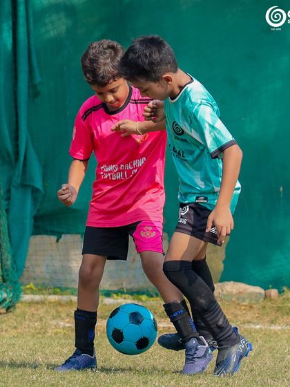 Two of the youngest competitors from GSC and Manav Rachna focus intently on the ball.