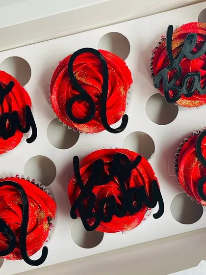 A full view of the six-piece Leo baby cupcake box, showing the alternating designs of the zodiac sign and the "Leo Baby" text.
