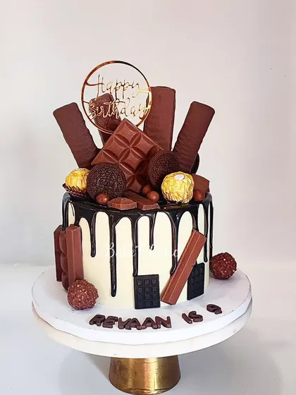 A chocolate overload cake that never goes out of fashion. This one is dripping with chocolate ganache and loaded with Ferrero Rocher, KitKats, and other chocolate bars.