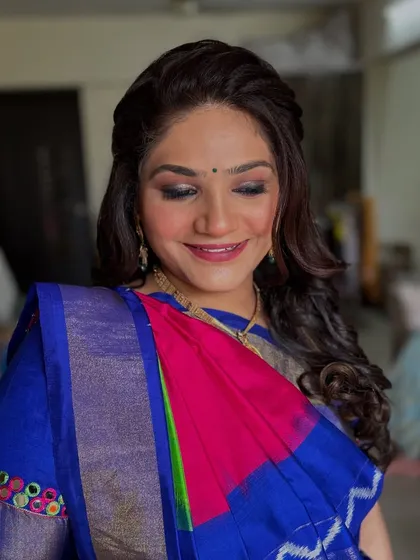 Eyes closed, you can see the beautiful blend of eyeshadow and the flawless finish of the base.