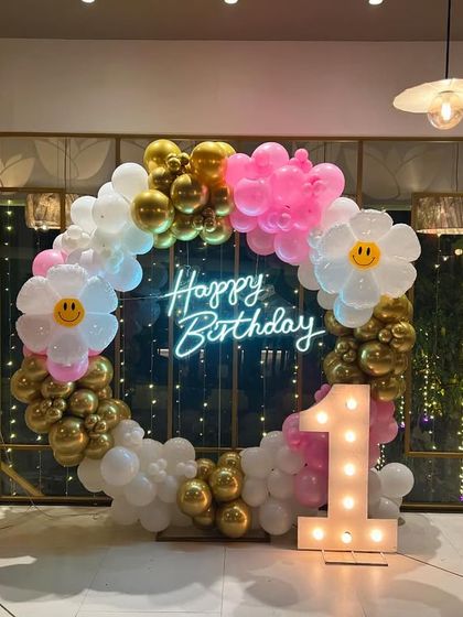 Another shot of Kiyaya's cheerful first birthday decor, highlighting the foil name balloons and the happy daisy accents.