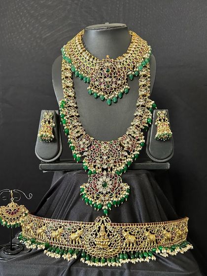 This video shows the full grandeur of the green beaded bridal set. You can see how all the pieces, from the choker to the vaddanam, come together to create a stunning look.