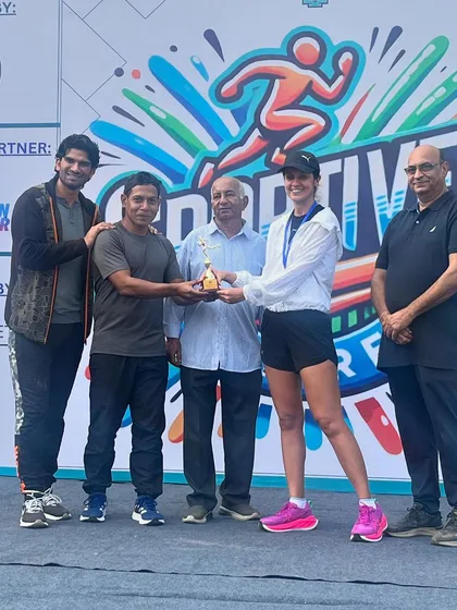 It is always a privilege to be part of the prize distribution ceremony. Seeing one of our runners receive her trophy on stage is a moment of collective pride for our entire running family.
