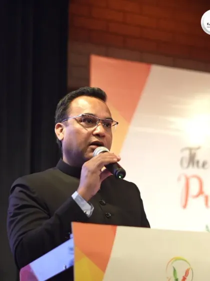 Guest of Honour Tahir Mohammed Ji addressing the audience at our award ceremony.