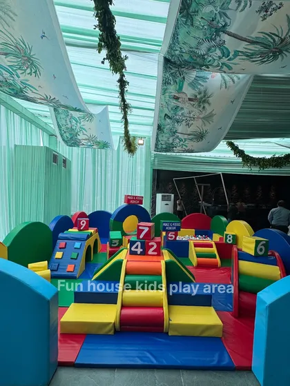 We bring the energy with our Vibrant Rainbow soft play area. This indoor setup is packed with colorful climbers, tunnels, and blocks, creating an irresistible world of adventure for toddlers and young children.