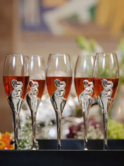 Raise a toast with my exquisite champagne glasses. The intertwined hearts sculpted into the silver-plated stem make them a perfect choice for weddings, anniversaries, or any romantic celebration.