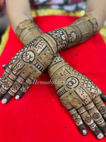 Custom Storytelling Mehndi photo 4