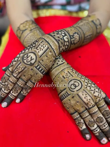An elegant engagement design with the couple's initials "YY" and interlocking rings. This shows how we can personalize mehandi for any of your wedding functions.