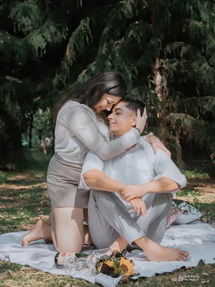 A romantic picnic in the park for high school sweethearts Shivam and Raghavi. This pre-wedding session was all about recreating the simple, sweet moments that their entire relationship was built on.