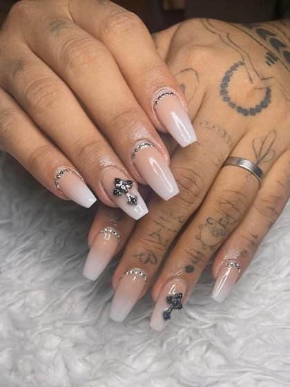 This gothic-inspired set features an ombre base with black cross charms and rhinestone borders. It demonstrates versatility in creating niche and alternative styles.