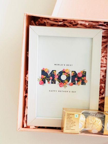 A close-up of the 'World's Best Mom' photo frame, a key piece in my Mother's Day collection.