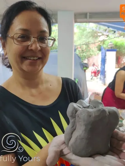 Look at that smile! This is the moment of pride after completing our beginner-friendly capsicum sculpting workshop. It’s such a joy to see people surprise themselves with what they can create in just one session.