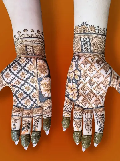 A custom design for a client who requested sunflowers and sakura (cherry blossoms). I blended these two beautiful flowers with a traditional grid pattern for a unique fusion look.