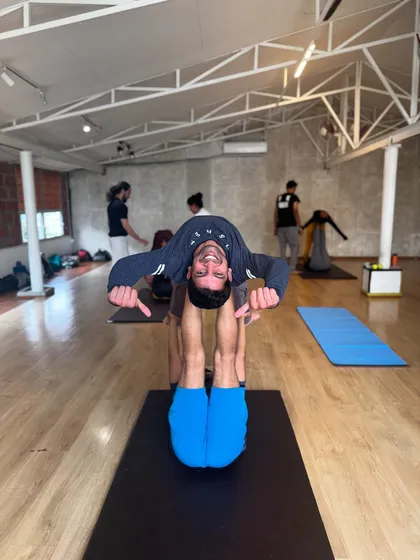 Finding strength and stability in partnership. This participant in our Shared Gravity workshop is fully supported, allowing him to open up and find a new perspective. This practice is a powerful metaphor for how we can support each other in life.