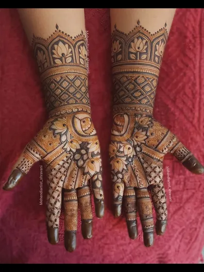 A beautiful design featuring paisley motifs and floral patterns. The dark-tipped fingers and intricate wristband complete this classic look.