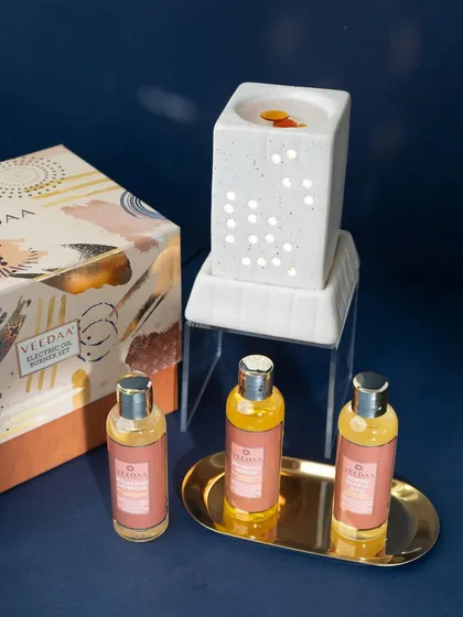 Our electric burner set is the ideal scenting solution for larger living spaces. The set includes the ceramic burner and fragrance oils, all presented in an elegant gift box.