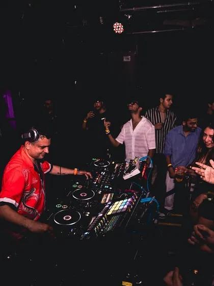 In the mix at the Pulse event. You can see the focus and the interaction with the clubbers right at the front.