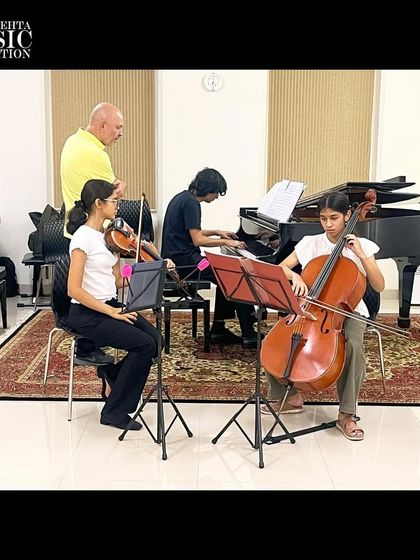 Our advanced piano trio receives coaching from pianist Özgür Aydın. These small-group sessions allow for detailed, personalized instruction on the nuances of chamber music.