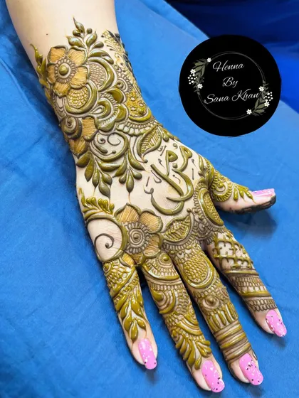 The beauty is in the details. This close-up shows the fine lines and raised texture of a freshly applied floral design using my smooth, organic henna paste.