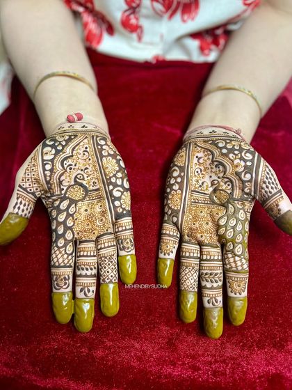 The full, symmetrical view of the peacock and paisley design, perfect for any festive occasion.