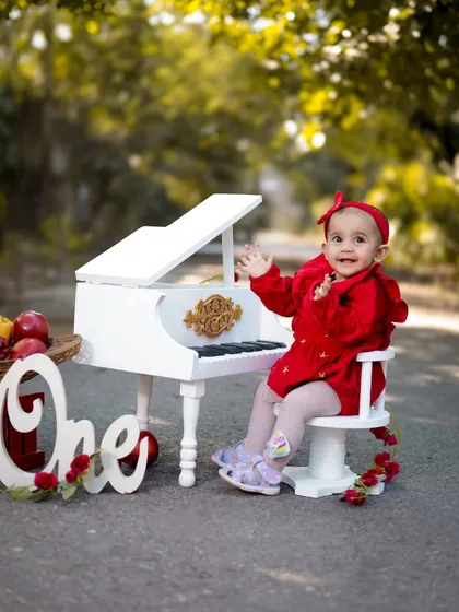 A happy wave from the little pianist. Outdoor shoots allow for so much interaction and play, resulting in genuine smiles.