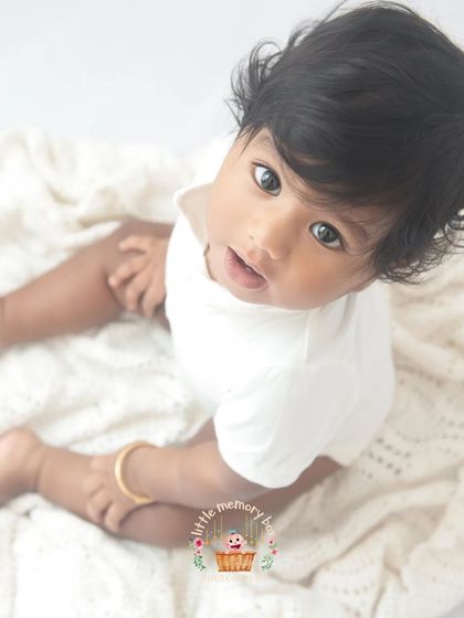 A simple and timeless portrait of a baby during their sitter session. The clean white background and soft blanket create a classic look that I just adore.