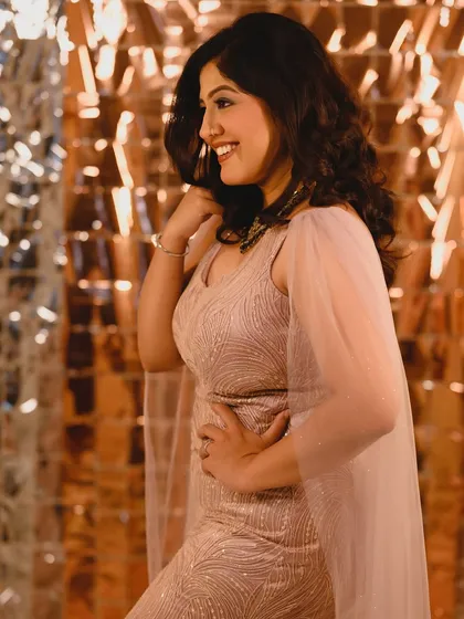 Another beautiful shot of Meghana. The soft waves in her hair and the glowing makeup create a look that is pure red carpet glamour.