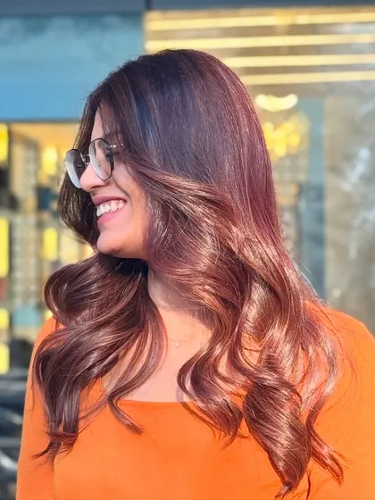 The copper and mocha blend catches the sunlight beautifully, creating a stunning, radiant effect.