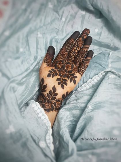 My Eid henna, featuring a combination of bold florals and intricate finger work for a stunning look.